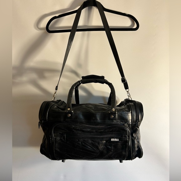 VINTAGE GENUINE LEATHER BLACK PATCHWORK DUFFEL WITH STRAP & HANDLE BAG - Picture 2 of 11